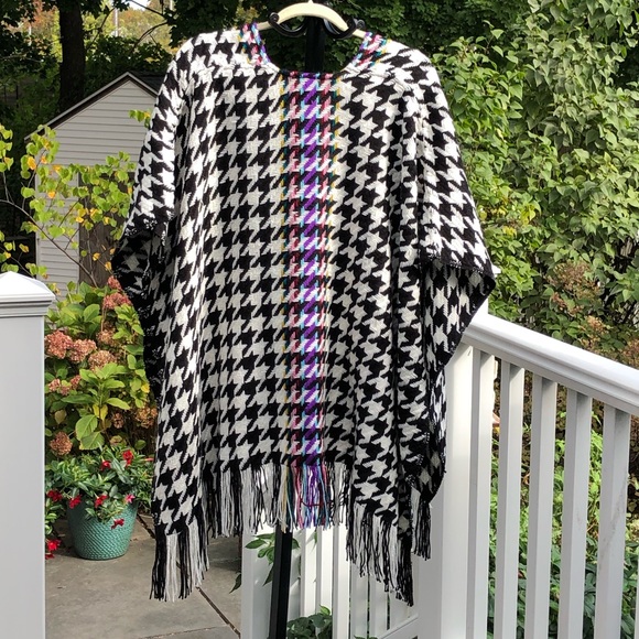 Chico’s Multi Fringe Ruana , Houndstooth Ruana - Picture 5 of 14